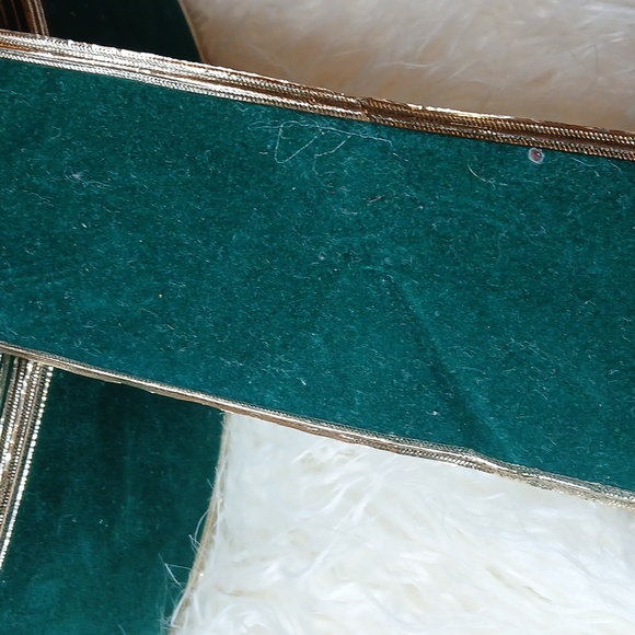 GREEN VELVET HOLIDAY RIBBON - Picture 3 of 7